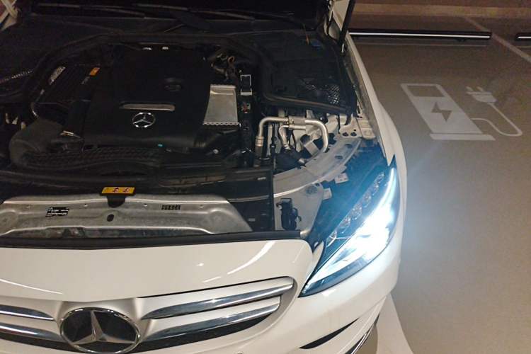 Used Mercedes-Benz C-Class 2017 C 200 L Sport Edition Engine Bay Left
