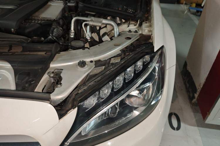 Used Mercedes-Benz C-Class 2017 Restyled C 180 L Fashion Edition Sport Version Engine Bay Left
