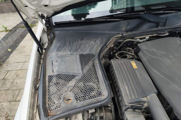 Used Mercedes-Benz C-Class 2017 C 200 L Engine Bay Right