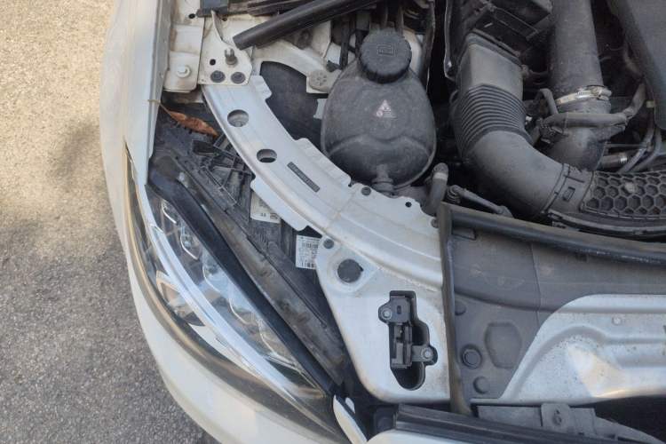 Used Mercedes-Benz C-Class 2017 Facelifted C 180 L Stylish Edition Engine Bay Right