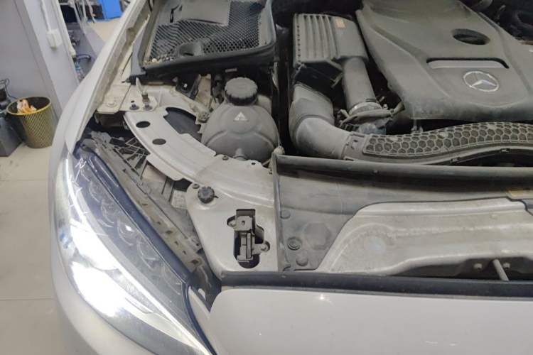 Used Mercedes-Benz C-Class 2017 Restyled C 200 Sport Edition Engine Bay Right