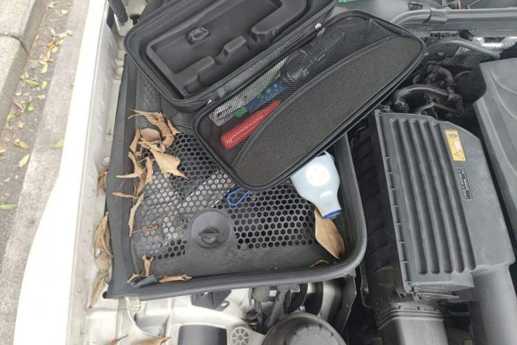 Used Mercedes-Benz C-Class 2017 Facelift C 200 L Sport Edition Engine Bay Right