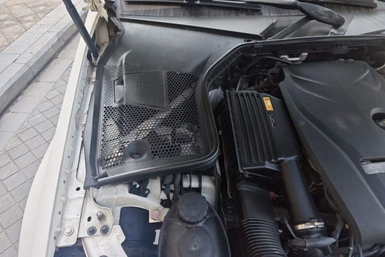Used Mercedes-Benz C-Class 2017 Facelift C 200 Coupe Engine Bay Right
