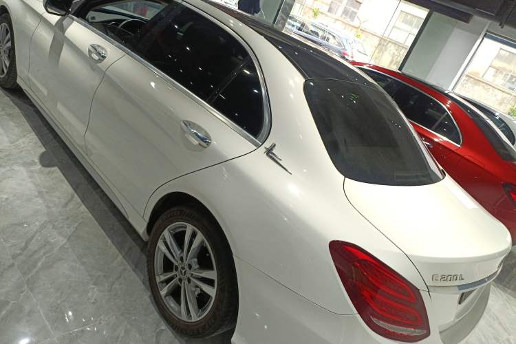 Used Mercedes-Benz C-Class 2017 Facelift C 200 L Sport Edition Exterior 2