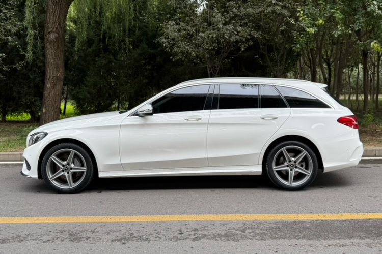 Used Mercedes-Benz C-Class 2017 Facelift C 200 Station Wagon Exterior 2