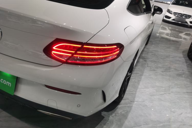 Used Mercedes-Benz C-Class 2017 Facelift C 200 Coupe Exterior 2