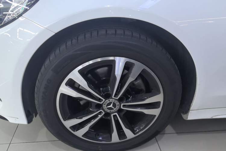Used Mercedes-Benz C-Class 2017 Restyled C 200 Sport Edition Exterior 2