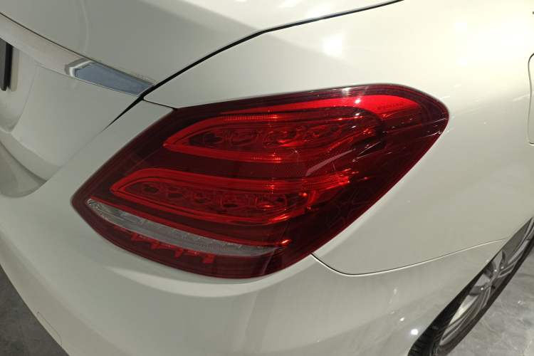 Used Mercedes-Benz C-Class 2017 Facelift C 200 L Sport Edition Exterior 3