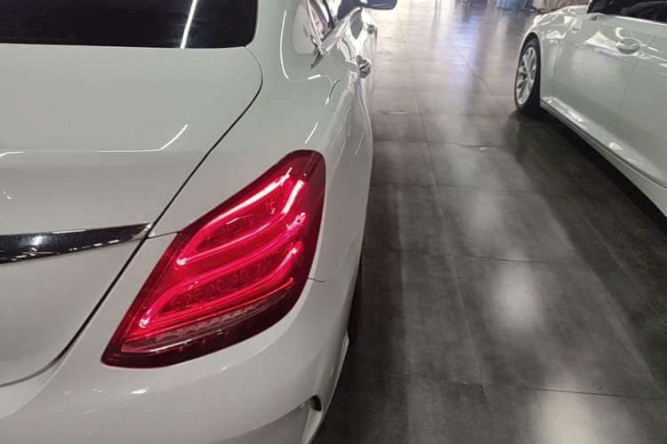 Used Mercedes-Benz C-Class 2017 Facelift C 200 L Sport Edition Exterior 3