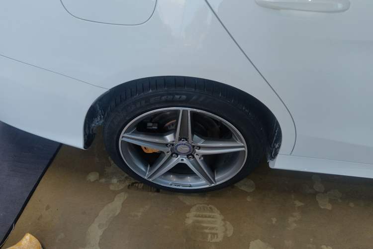 Used Mercedes-Benz C-Class 2017 C 200 station wagon Exterior 3