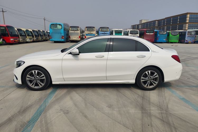 Used Mercedes-Benz C-Class 2017 Facelift C 200 L Sport Edition Exterior 3