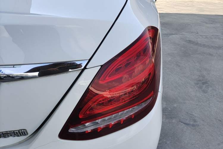 Used Mercedes-Benz C-Class 2017 Facelift C 200 L Sport Edition Exterior 3
