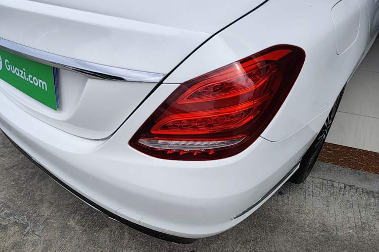 Used Mercedes-Benz C-Class 2017 Facelift C 200 L Exterior 3