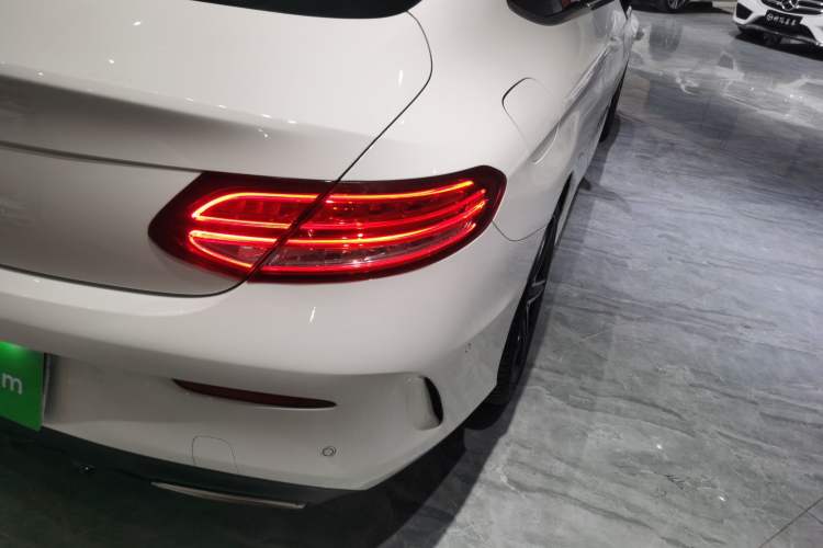 Used Mercedes-Benz C-Class 2017 Facelift C 200 Coupe Exterior 3