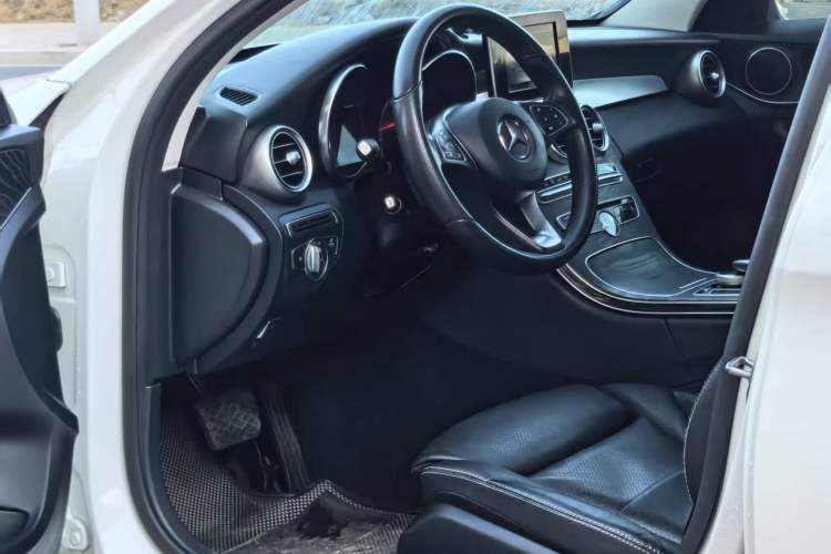Used Mercedes-Benz C-Class 2017 Facelift C 180 Estate Exterior 4