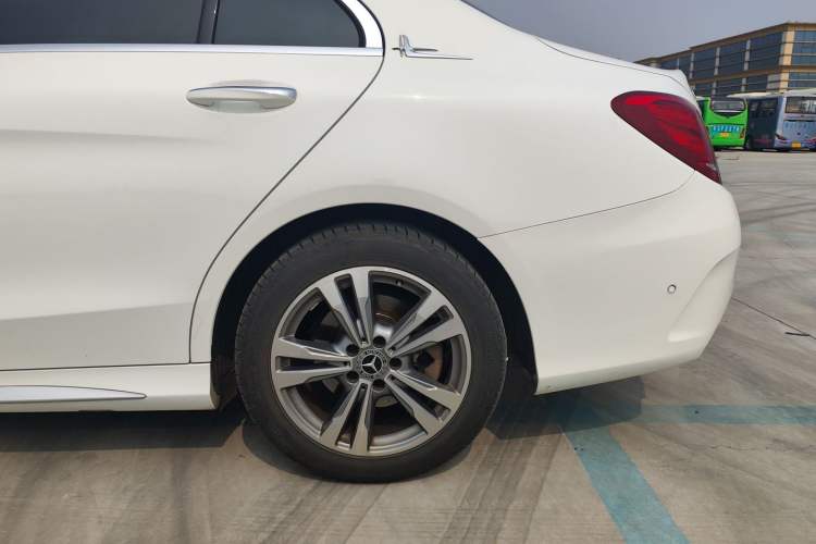 Used Mercedes-Benz C-Class 2017 Facelift C 200 L Sport Edition Exterior 4