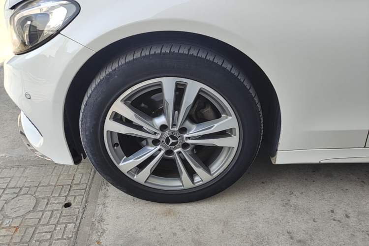 Used Mercedes-Benz C-Class 2017 Facelift C 200 L Sport Edition Exterior 4