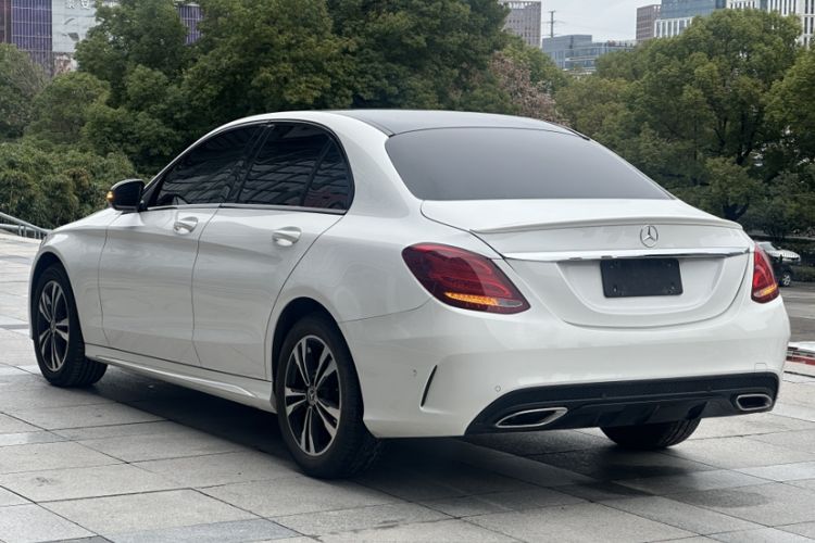 Used Mercedes-Benz C-Class 2017 Restyled C 200 Sport Edition Exterior 4