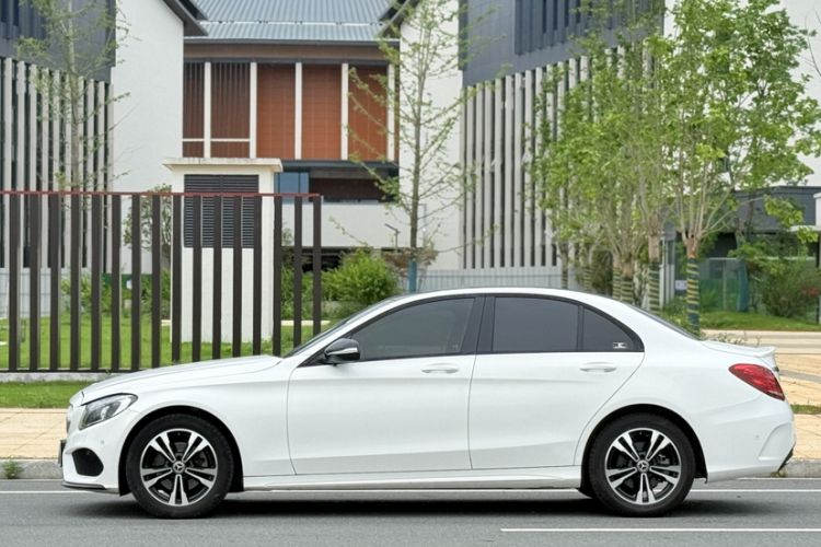 Used Mercedes-Benz C-Class 2017 C 200 Sport Edition Exterior 5