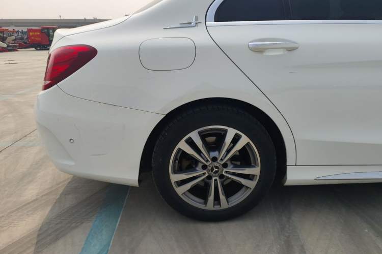 Used Mercedes-Benz C-Class 2017 Facelift C 200 L Sport Edition Exterior 5