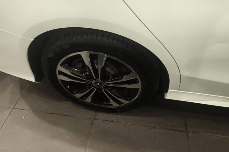 Used Mercedes-Benz C-Class 2017 Restyled C 200 Sport Edition Exterior 5