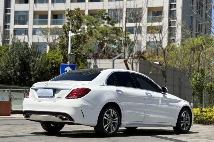 Used Mercedes-Benz C-Class 2017 Facelift C 200 L Sport Edition Exterior 6