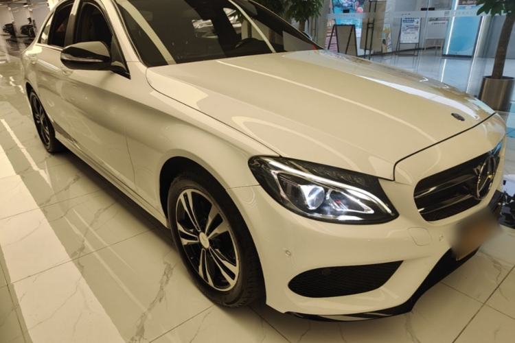 Used Mercedes-Benz C-Class 2017 C 200 Sport Edition Front Right 45 Deg