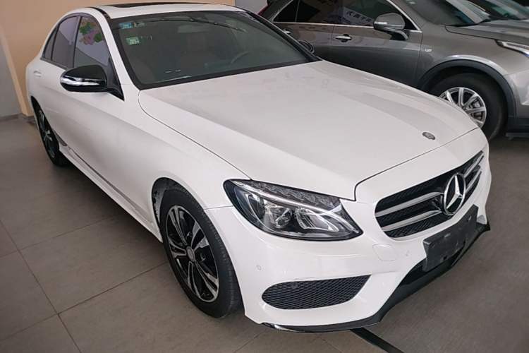 Used Mercedes-Benz C-Class 2017 C 200 Sport Edition Front Right 45 Deg