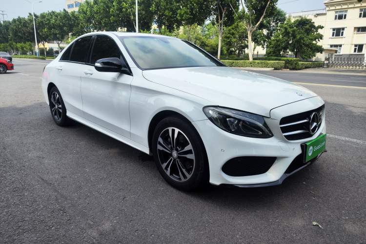 Used Mercedes-Benz C-Class 2017 C 200 Sport Edition Front Right 45 Deg
