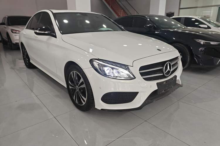Used Mercedes-Benz C-Class 2017 C 200 Sport Edition Front Right 45 Deg