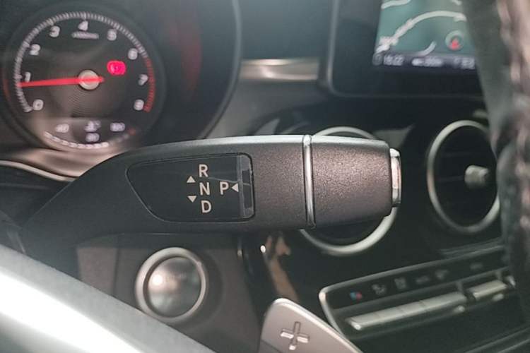 Used Mercedes-Benz C-Class 2017 Restyled C 200 Sport Edition Gear Lever