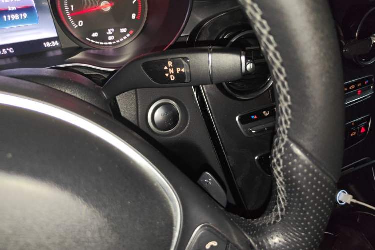 Used Mercedes-Benz C-Class 2017 Facelift C 200 L Sport Edition Gear Lever