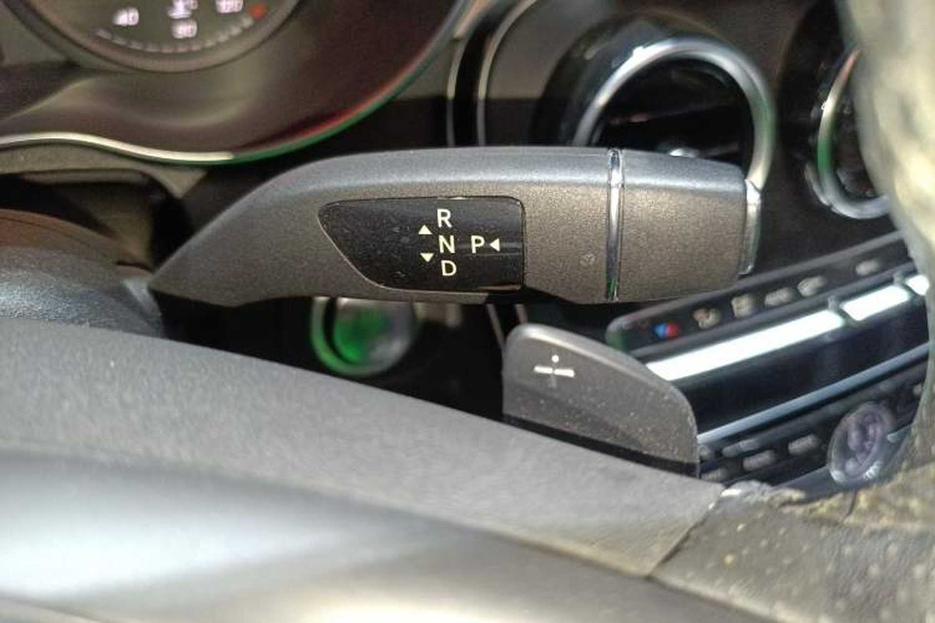 Used Mercedes-Benz C-Class 2017 Facelift C 200 L Sport Edition Gear Lever