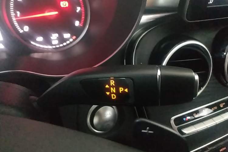 Used Mercedes-Benz C-Class 2017 Facelift C 200 L Sport Edition Gear Lever