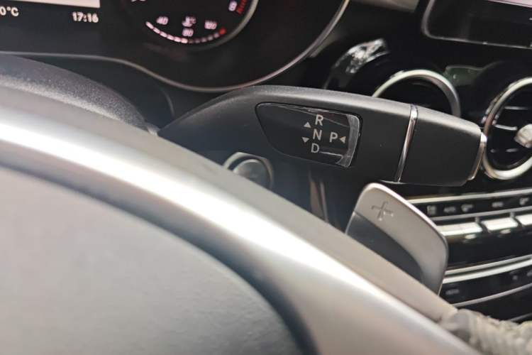 Used Mercedes-Benz C-Class 2017 Restyled C 200 Sport Edition Gear Lever
