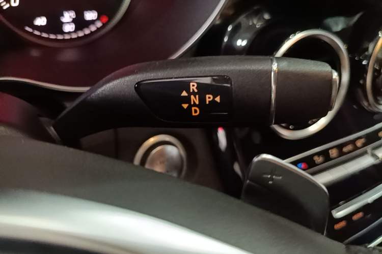 Used Mercedes-Benz C-Class 2017 C 200 Sport Edition 4MATIC Gear Lever
