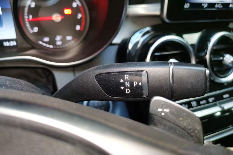 Used Mercedes-Benz C-Class 2017 Restyled C 200 Sport Edition Gear Lever