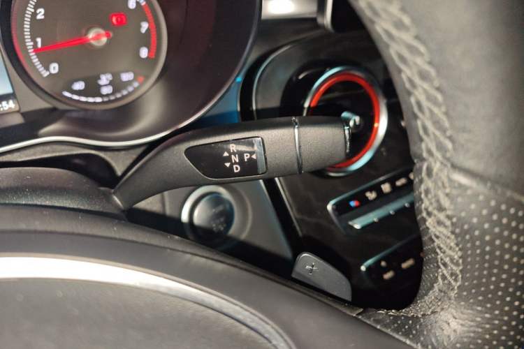 Used Mercedes-Benz C-Class 2017 Facelift C 200 L Sport Edition Gear Lever