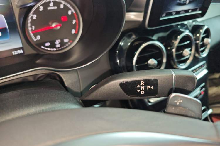 Used Mercedes-Benz C-Class 2017 Restyled C 200 Sport Edition Gear Lever