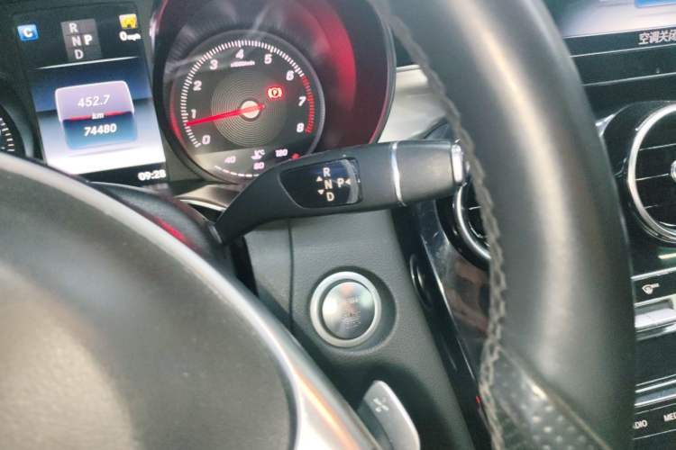 Used Mercedes-Benz C-Class 2017 Restyled C 200 Sport Edition Gear Lever