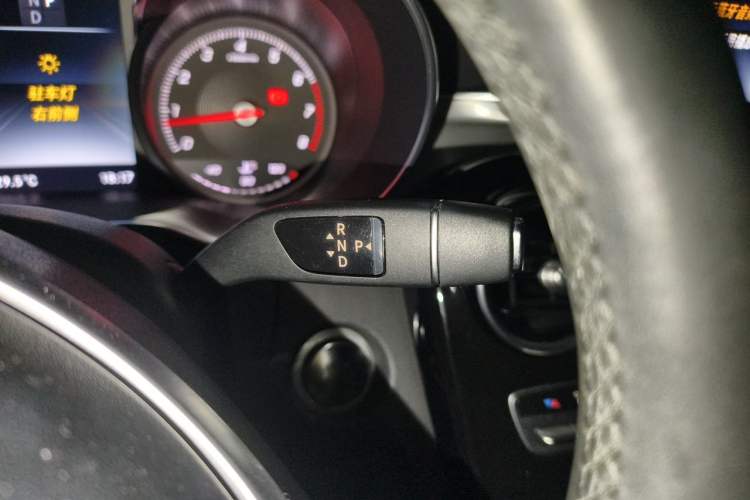 Used Mercedes-Benz C-Class 2017 Restyled C 200 Sport Edition Gear Lever