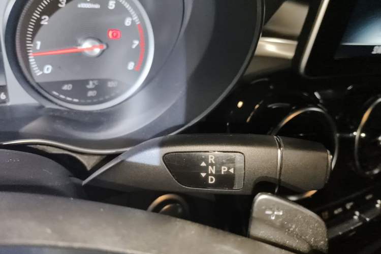 Used Mercedes-Benz C-Class 2017 Restyled C 200 Sport Edition Gear Lever