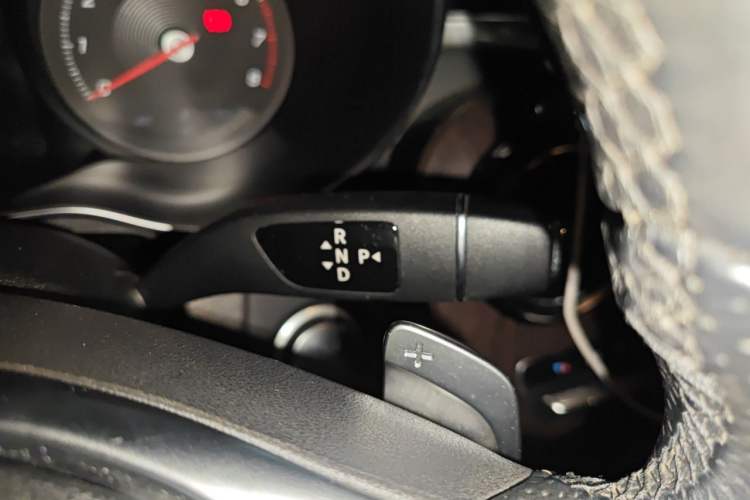Used Mercedes-Benz C-Class 2017 Restyled C 200 Sport Edition Gear Lever