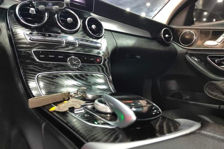 Used Mercedes-Benz C-Class 2017 C 180 L Sport Edition Gear Lever