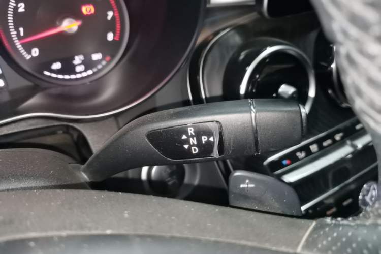 Used Mercedes-Benz C-Class 2017 Facelift C 200 L Sport Edition Gear Lever