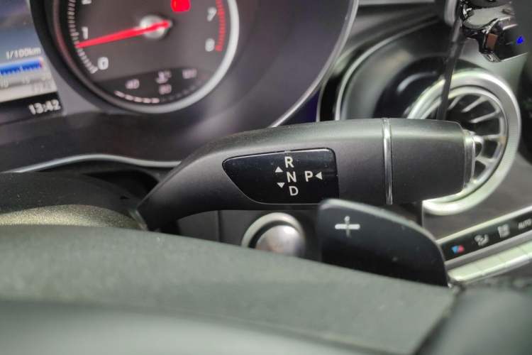 Used Mercedes-Benz C-Class 2017 Facelift C 200 L Sport Edition Gear Lever