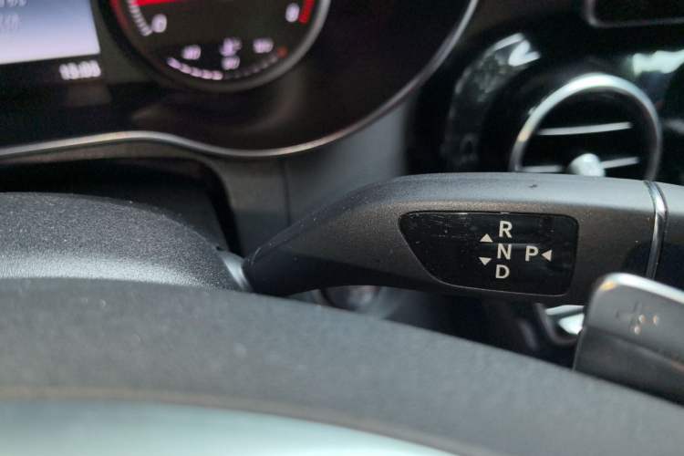 Used Mercedes-Benz C-Class 2017 Restyled C 200 Sport Edition Gear Lever