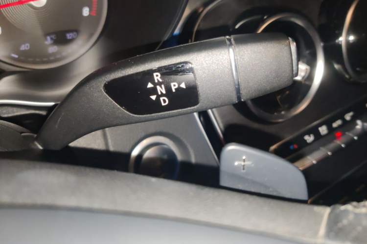 Used Mercedes-Benz C-Class 2017 Facelift C 200 L Sport Edition Gear Lever