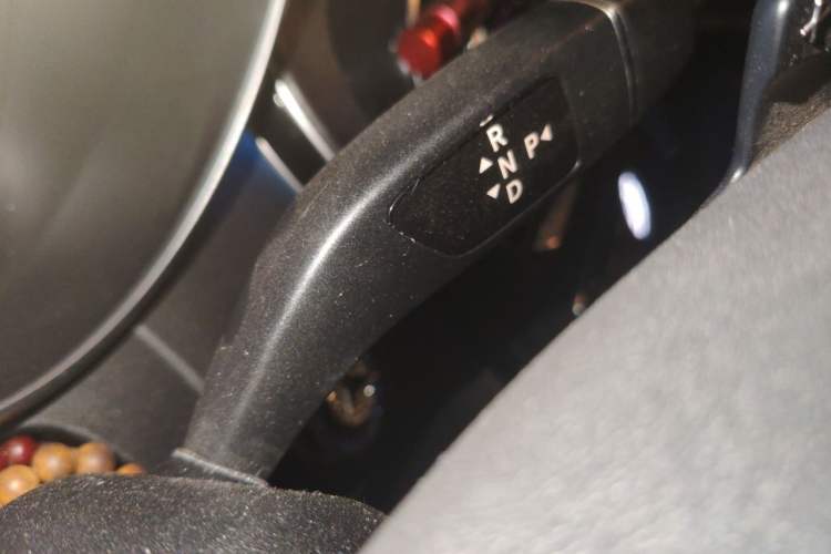 Used Mercedes-Benz C-Class 2017 Facelift C 200 L Sport Edition Gear Lever