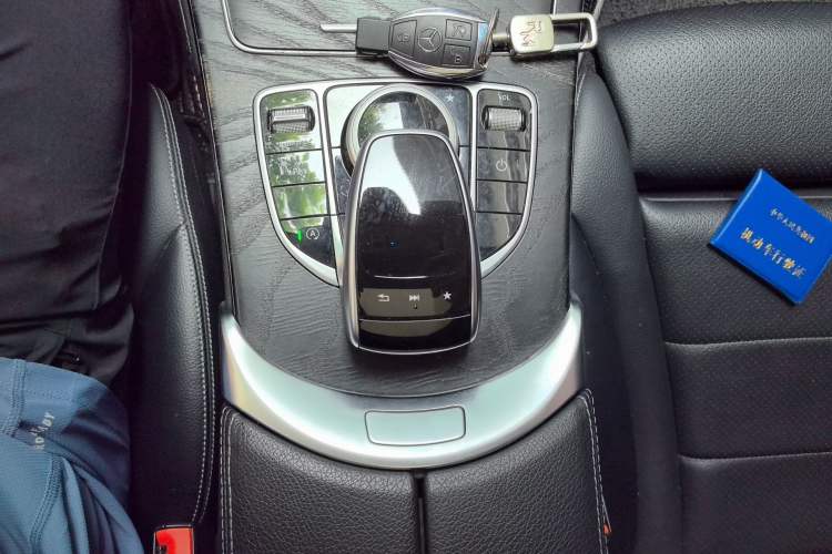 Used Mercedes-Benz C-Class 2017 Facelift C 200 L Sport Edition Gear Lever